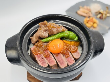 「近江牛シャトーブリアンステーキ＆ロース焼きしゃぶ＆ビワマスいくら」土鍋ごはん