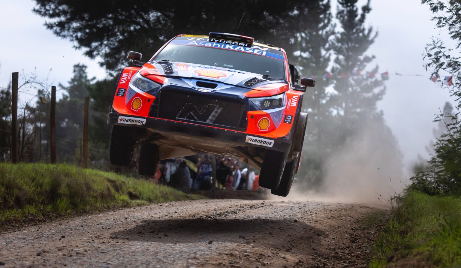WRCチリ：初日を終えてヒョンデのアドリアン・フルモーが首位、1.0秒差でティエリー・ヌービルが追う – RALLYPLUS.NET ラリープラス