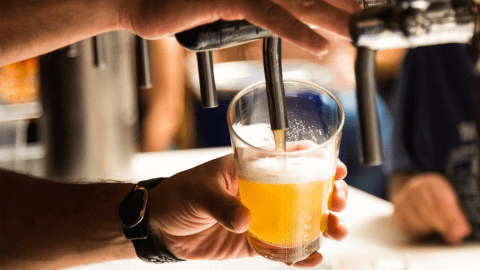 ドイツ人は飲酒でオランダ人をより良くします