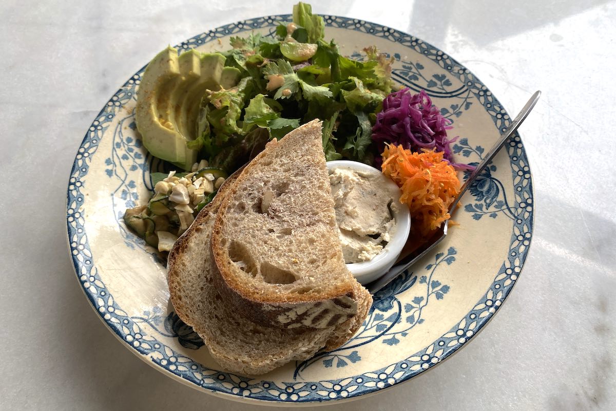 raw sweets cafe abondance（ロースイーツカフェ アボンダンス）沖縄市