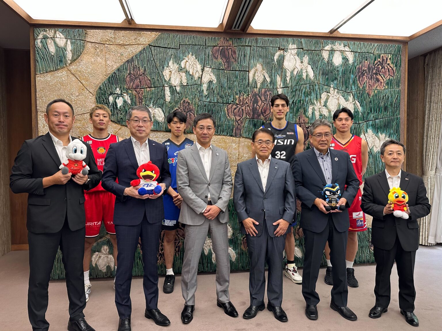 愛知4クラブによる 大村秀章愛知県知事へ表敬訪問 | 名古屋ダイヤモンドドルフィンズ