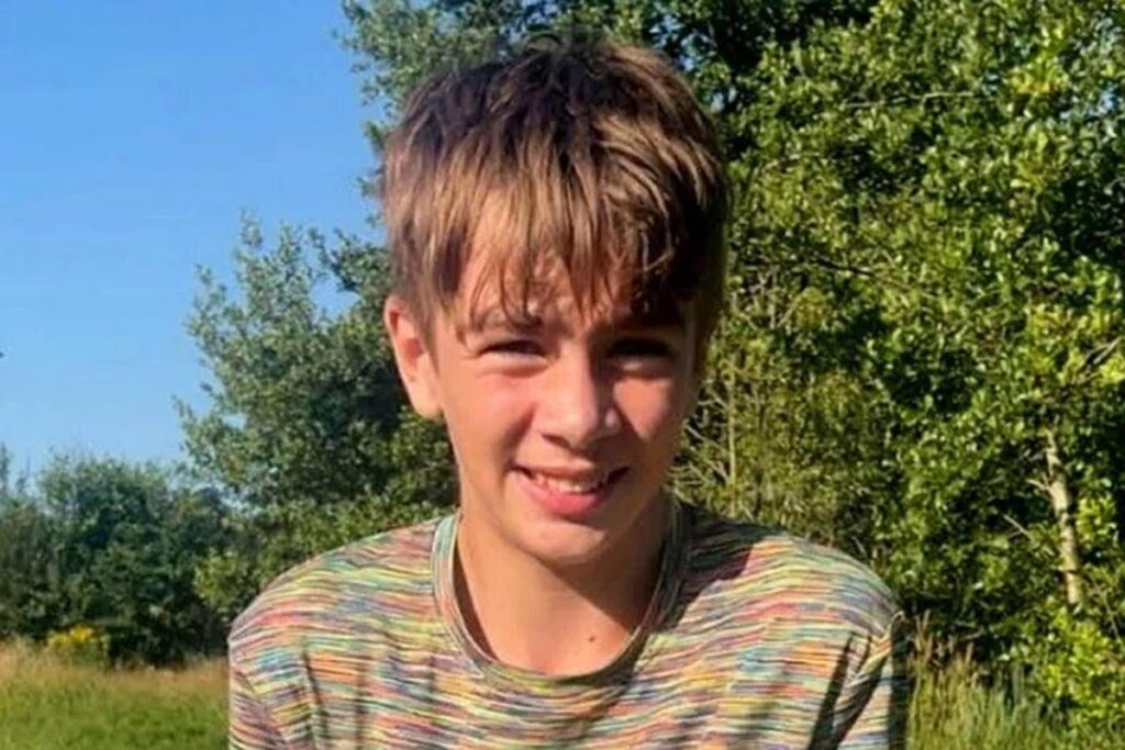13歳の少年は、12歳の後に逮捕された。