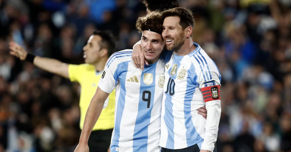 タイコンリンの高山にあるホアンスーピの静かな黄金の季節