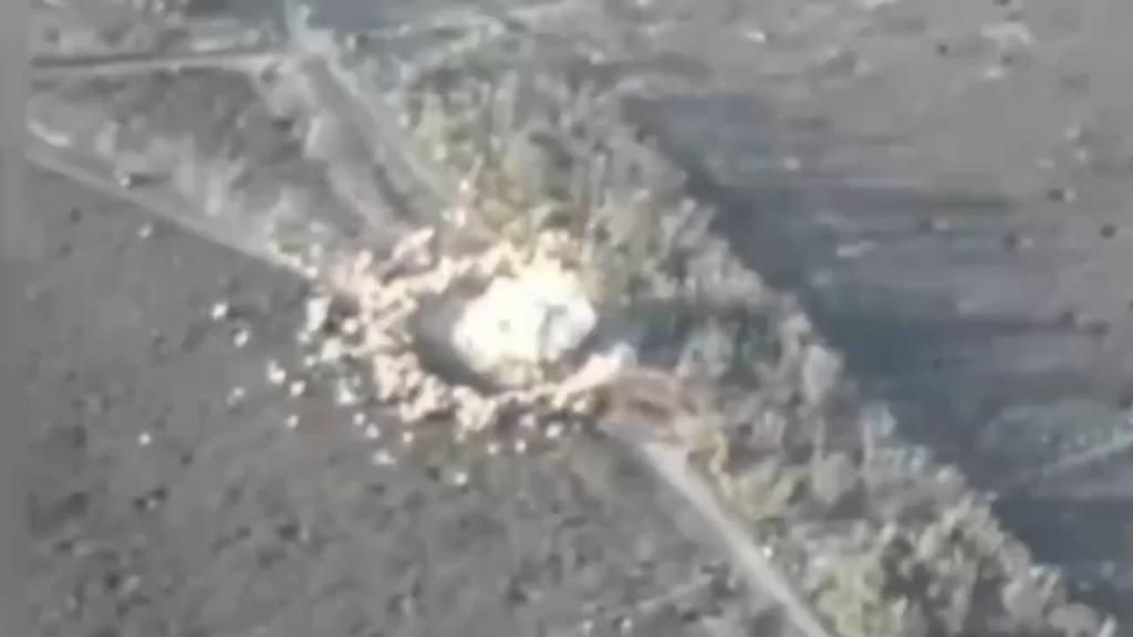 ウクライナのドローンオペレーターが集会ポイントを発見しました。そこでは、ロシアの兵士がウクライナの立場に対する攻撃の準備をしていました。 M30A1ロケットを使用して、ヒマーストライキが開始されました。
