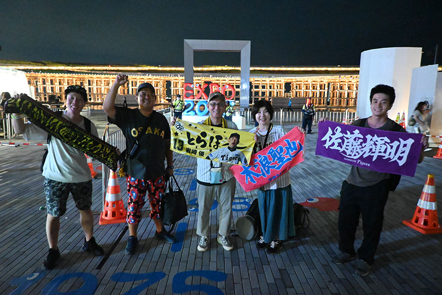 万博で阪神優勝の瞬間、居合わせたファン喜び分かち合う | Lmaga.jp 万博で阪神優勝の瞬間、居合わせたファン喜び分かち合う | Lmaga.jp