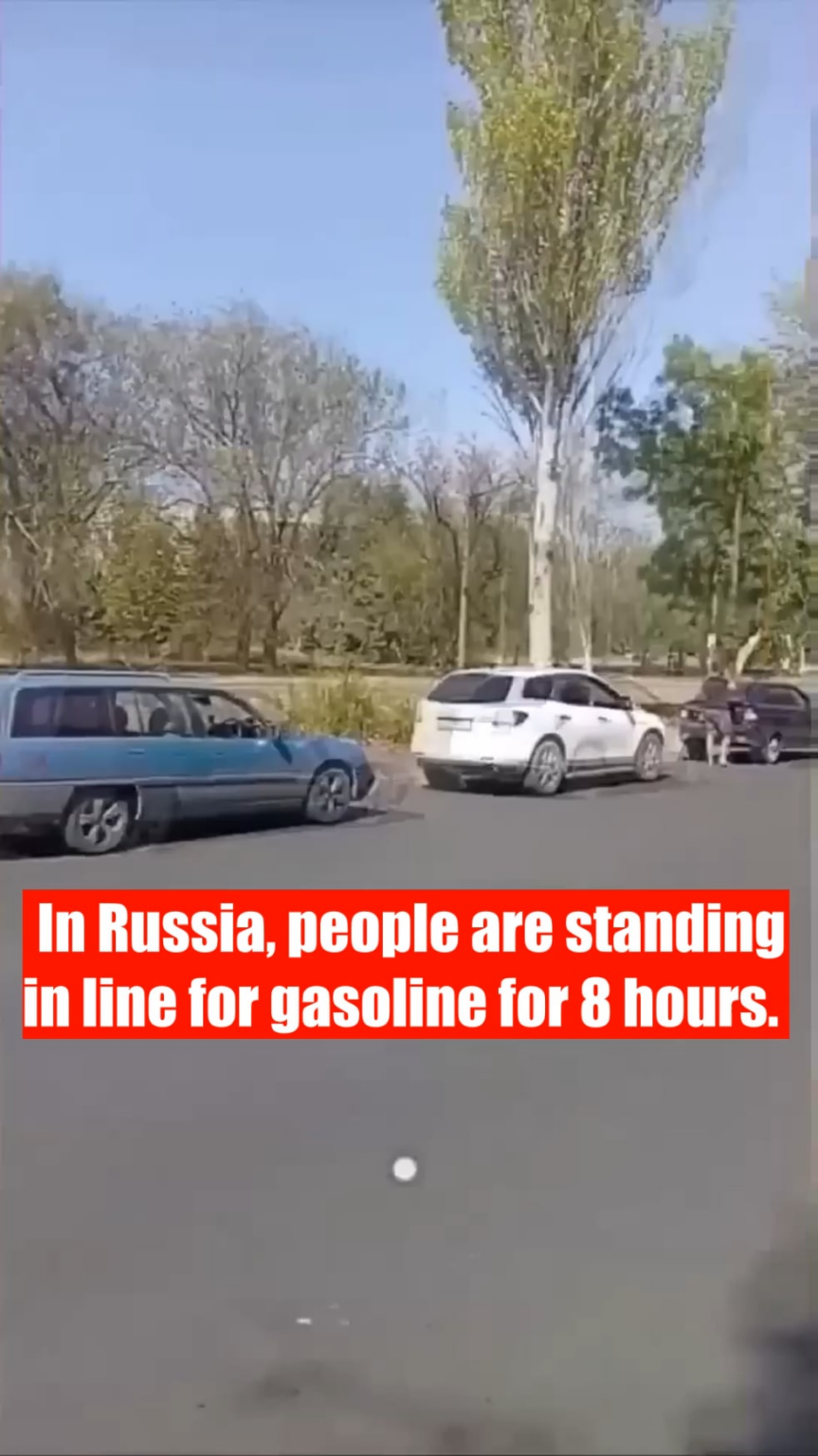 ロシアのガソリンの8時間のラインは今、日常生活になりつつあります