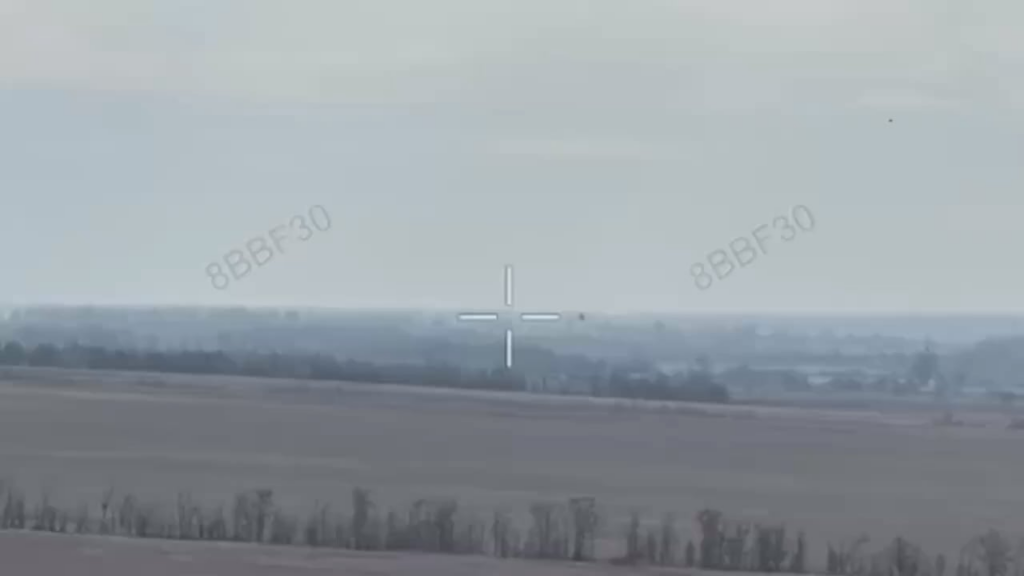 ウクライナのFPVドローンがロシアのMI-28攻撃ヘリコプターを撃ち落とします