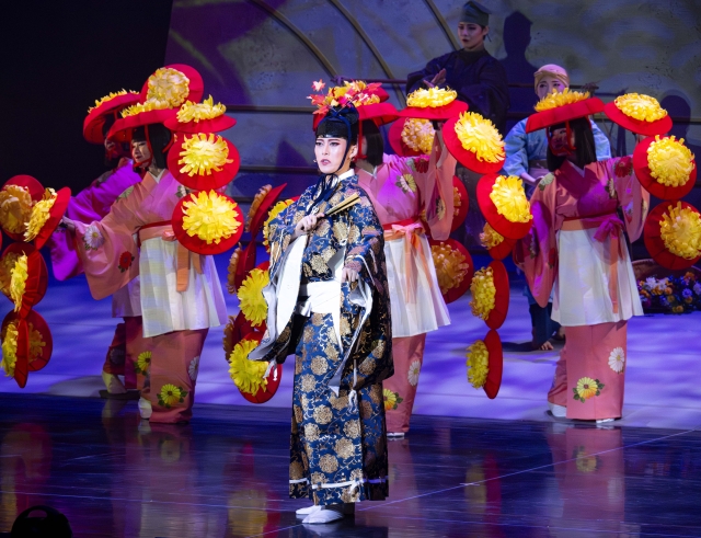 OSK日本歌劇団「EXPO2025!! REVUE OSAKA」のステージより - 公演は9月23日まで｜奈良新聞デジタル