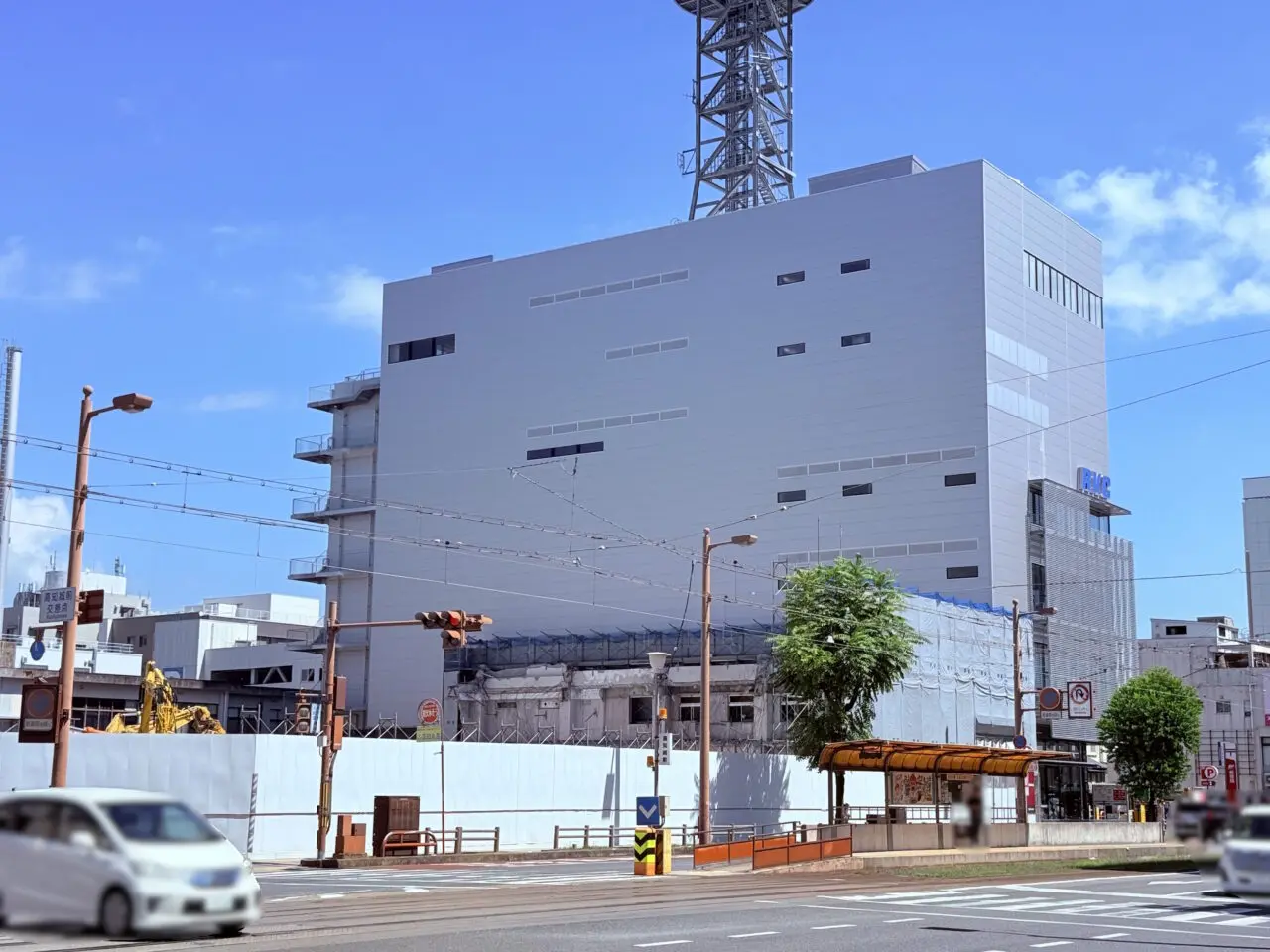 解体工事中の高知新聞社の旧本社