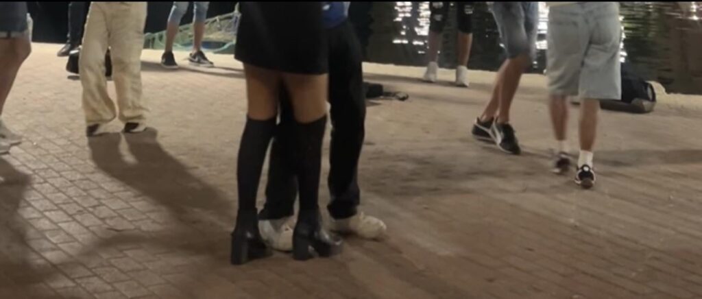 スピノラ湾でのラテンダンス