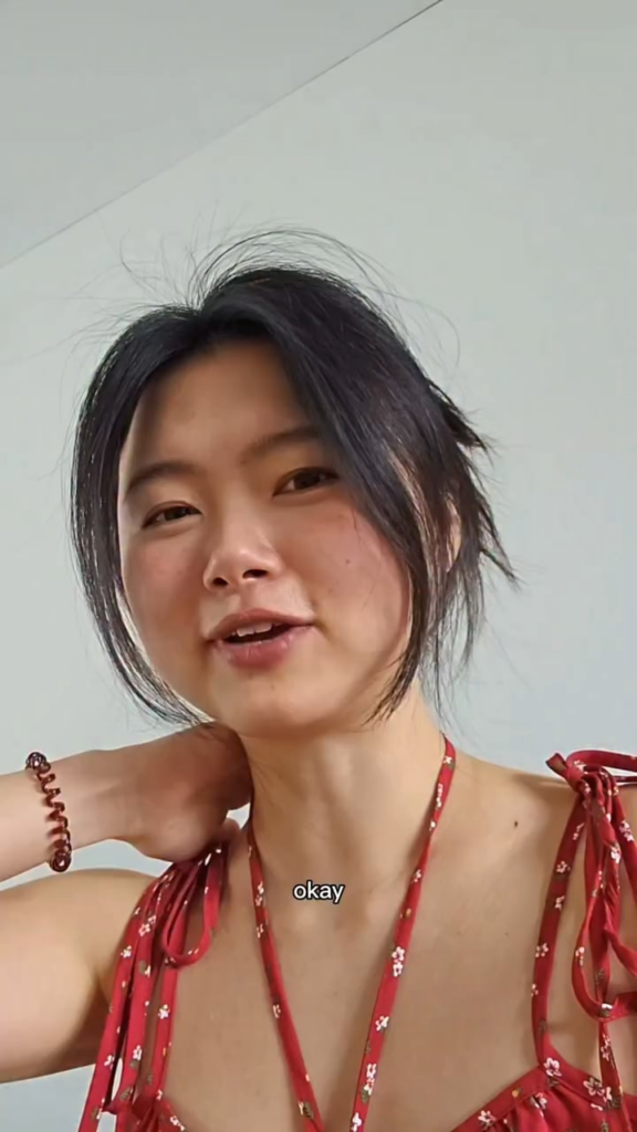 彼女はそうです