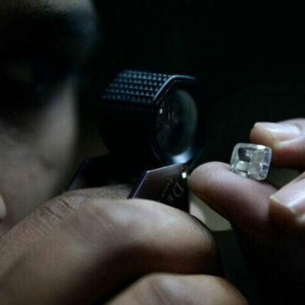 アフリカ南部から富を奪う合成ダイヤモンド - FashionNetwork 日本