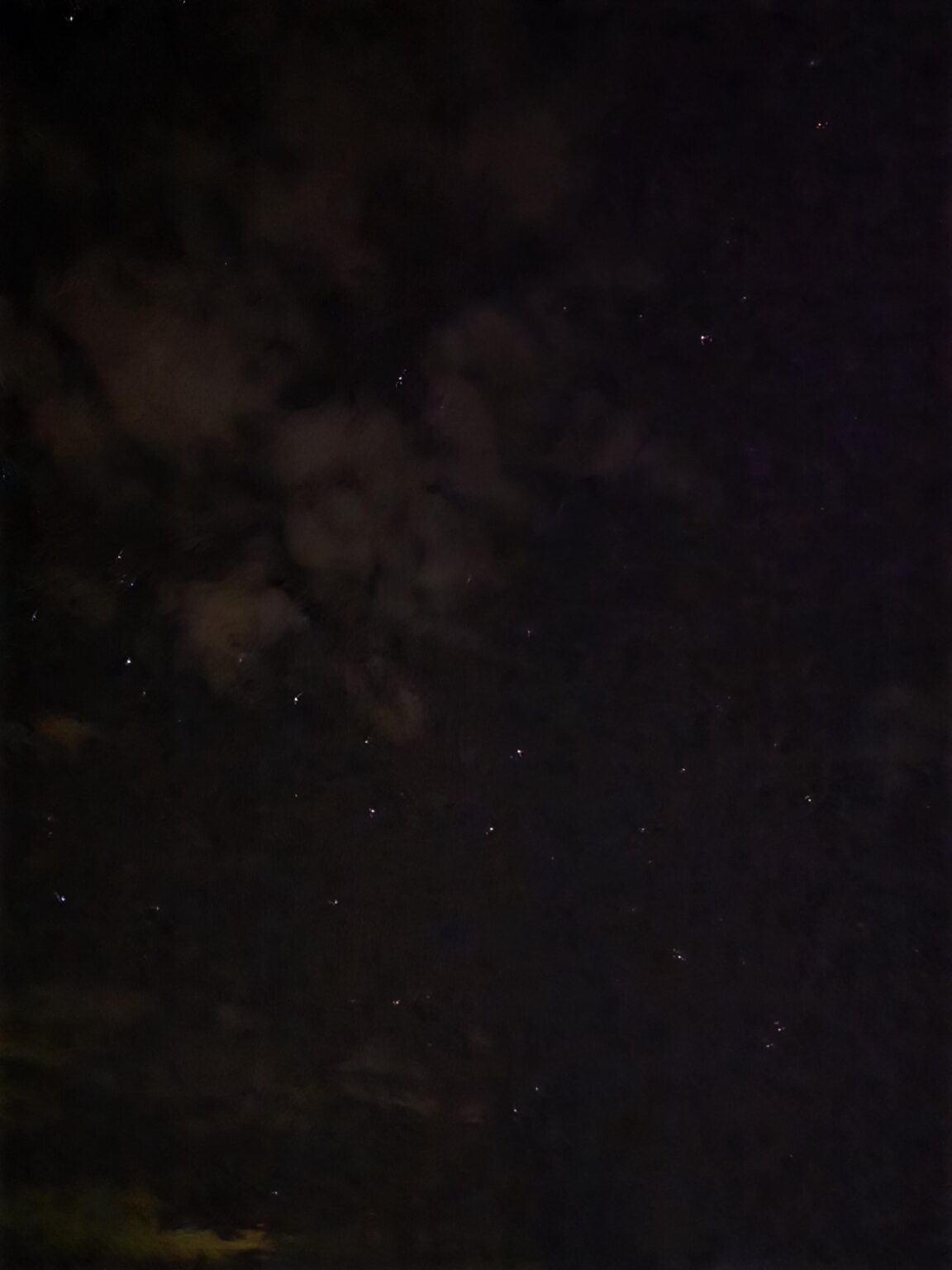 今夜は素敵なドローンの空ですが、星の活動はあまりありません。