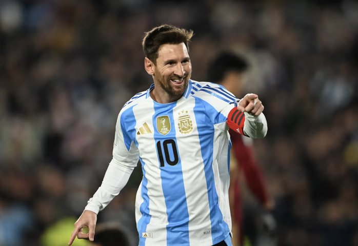 Messi rực sáng tại Monumental, Argentina giúp 3 đội bóng Nam Mỹ dự World Cup- Ảnh 2.