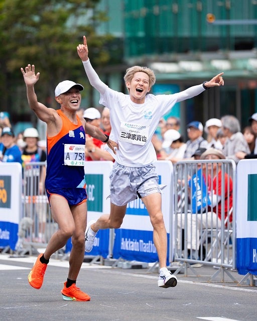 三津家貴也が『北海道マラソン』完走！前日にはトークショーにも登場 | 話題の投稿 | スポーツブル (スポブル)