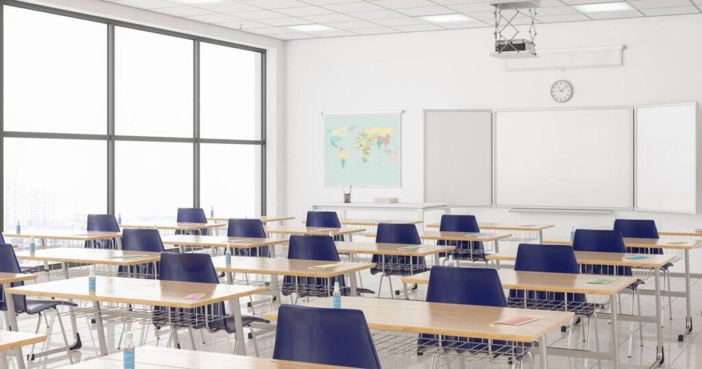 英国の先生が病気で電話をかけたので、彼は彼女の最終試験の後に10代の学生とセックスすることができました