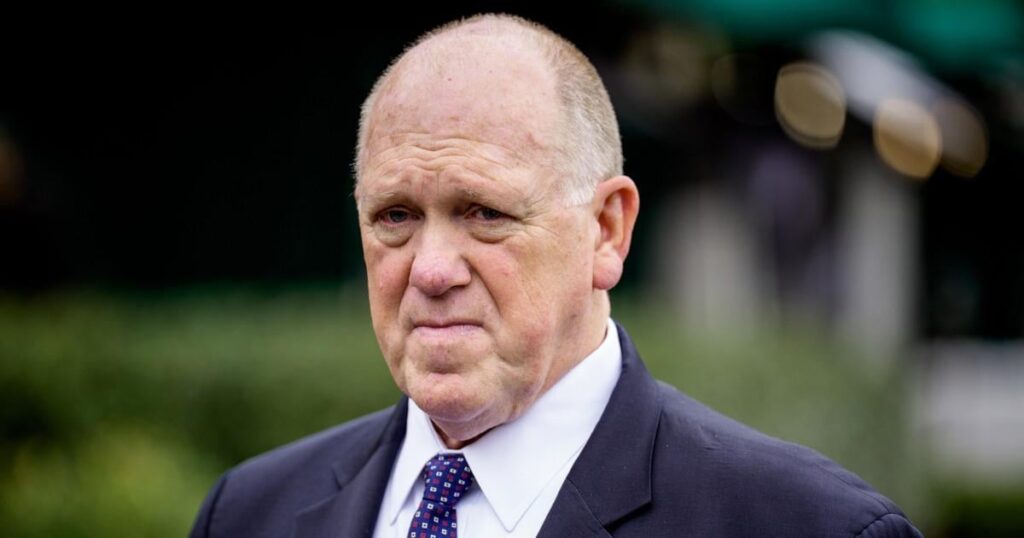 Tom Homanは、潜入捜査官FBIエージェントから50,000ドルを受け入れたことで調査されました。トランプのDOJはそれをシャットダウンしました。
