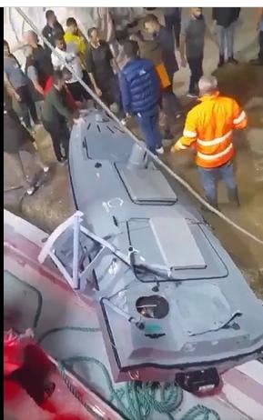 トルコの漁師は、トラブゾンのカーシュバシュコーストで無人の海のドローンを見つけました。