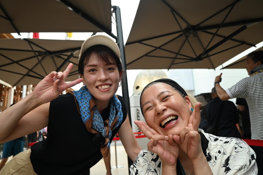 ４回目のライブを楽しんだ来場者（撮影／９月４日「大阪・関西万博」Lmaga.jp編集部）
