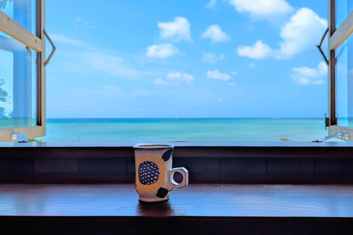 沖縄の海カフェ代表格「浜辺の茶屋」2025/6/1に待望の再オープン！新しくなった魅力を徹底解剖（南城市）