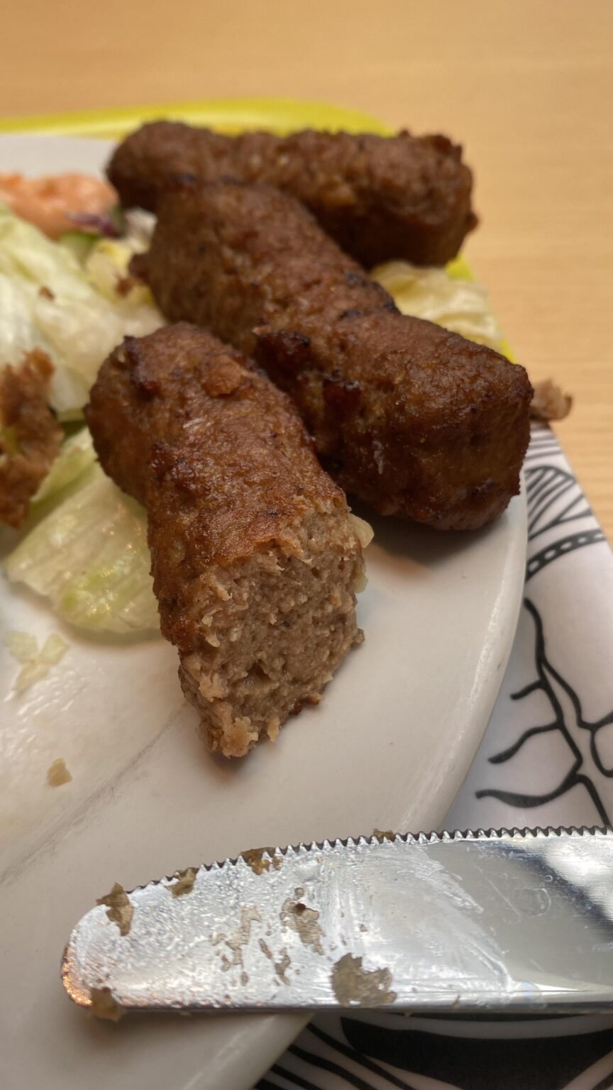 ラップランド大学内のレストランでこれを食べました。これはどんな肉ですか？