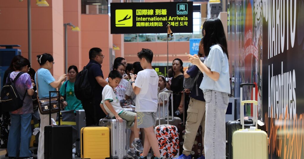 中国訪日客4人に1人が「おひとりさま」 コロナ前比2倍、女性が支え - 日本経済新聞
