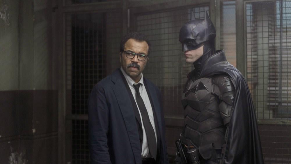 ジェフリー・ライトは、「バットマン」で「人種差別主義者で愚かな」として「バットマン」でゴードン委員を演じる彼に反発を叩きます：「それはすべての論理がない」