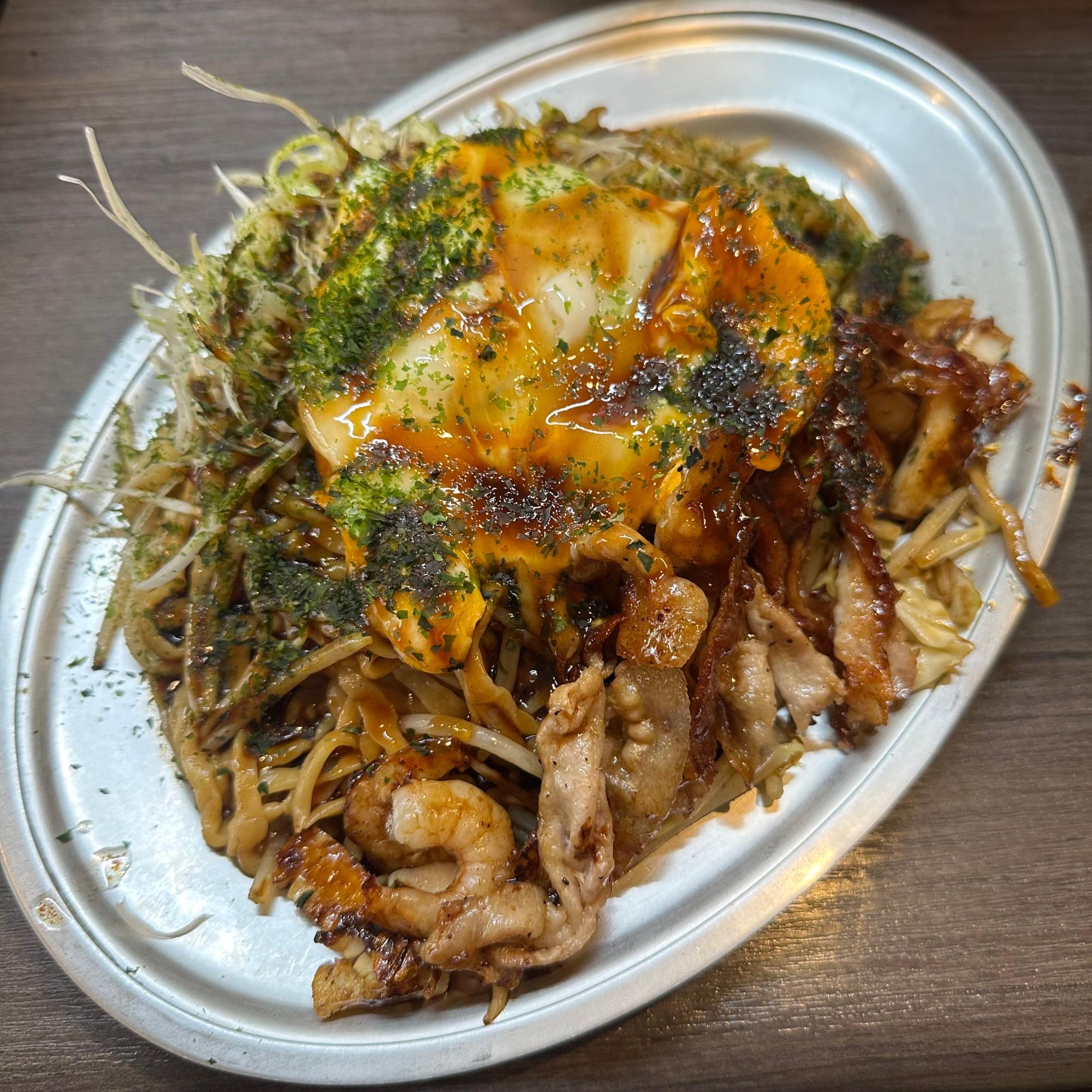 神保町で必食！濃厚ソースと自家製麺の最強タッグ