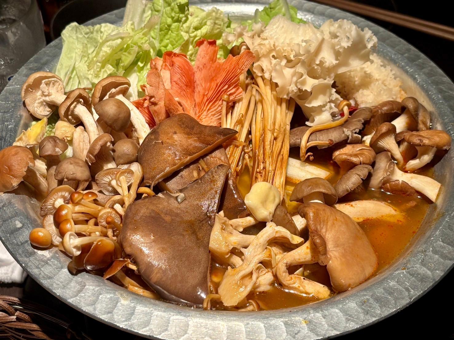 キノコ麻辣火鍋 1人前 3,200円（税込）