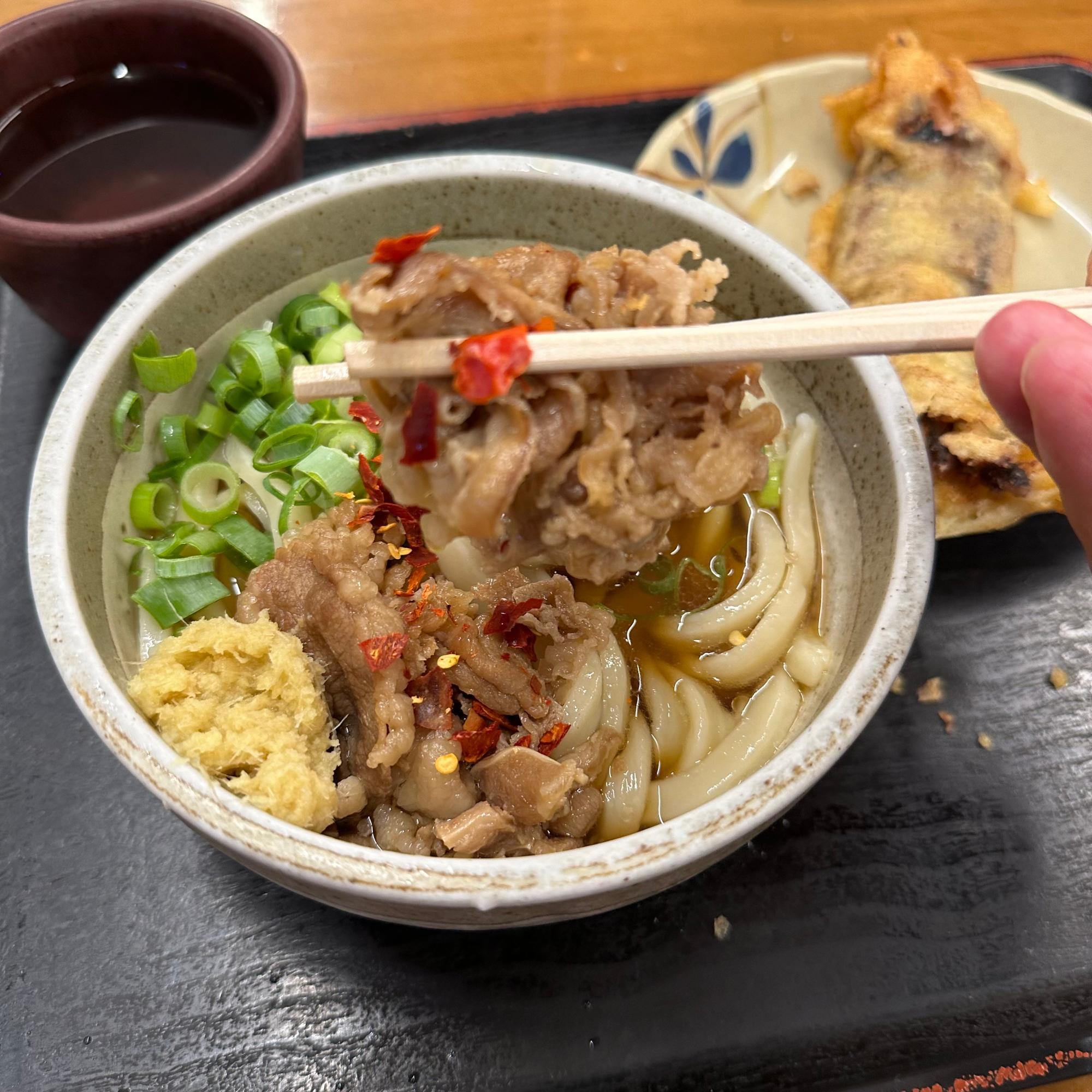 甘辛肉と讃岐うどんで心も満腹