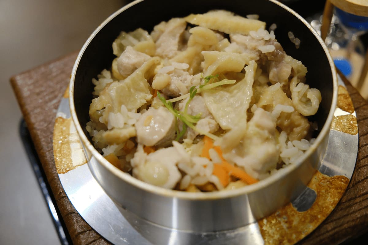 店名に込めた家族やスタッフへの想い。明石『ねごと』で味わうこだわり食材の絶品釜飯 [画像]