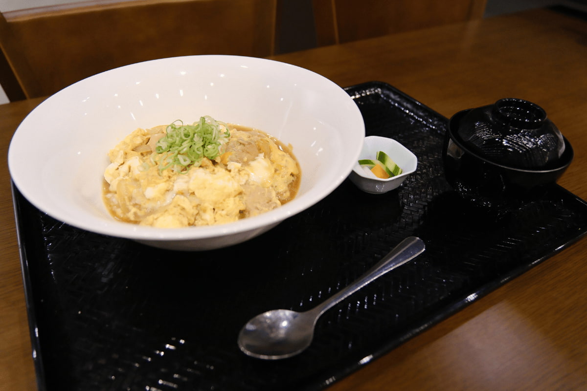「こだわり卵と玉葱の親子丼」1,000円（税込）