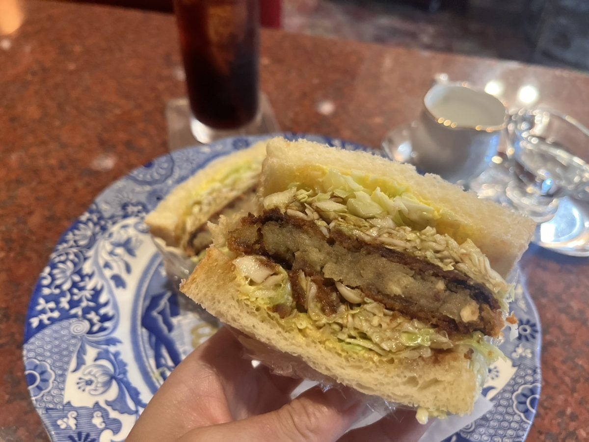 「和牛すじコロサンド」