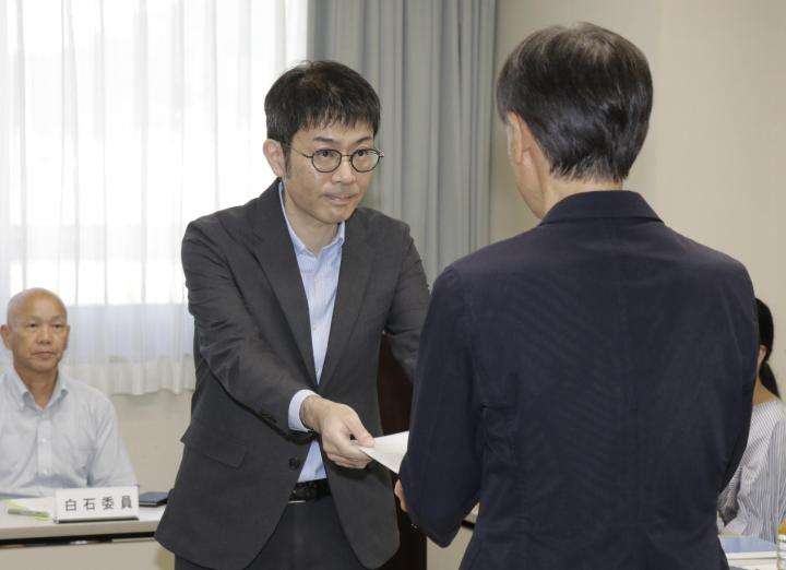 愛媛の最低賃金時給、初の1000円超え 地方審議会答申 - 愛媛新聞