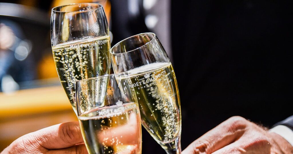 【フランス流のパーティールール】なぜフランス人はあんなに飲んでいるのに酔っ払わないのか？ | パリジェンヌはダイエットがお嫌い | ダイヤモンド・オンライン