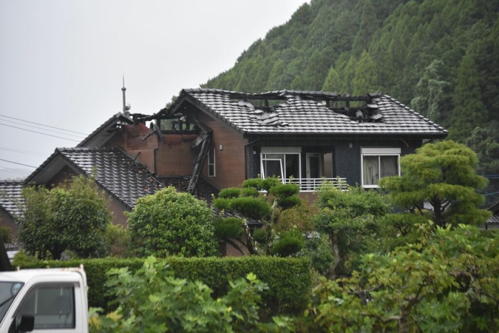 雷が原因？ 佐賀県内で火災相次ぐ 計３棟焼け、住民２人が救急搬送 佐賀市、小城市、伊万里市 9月9日夜から10日未明にかけ | 事件・事故,行政・社会 | 佐賀県のニュース - 佐賀新聞