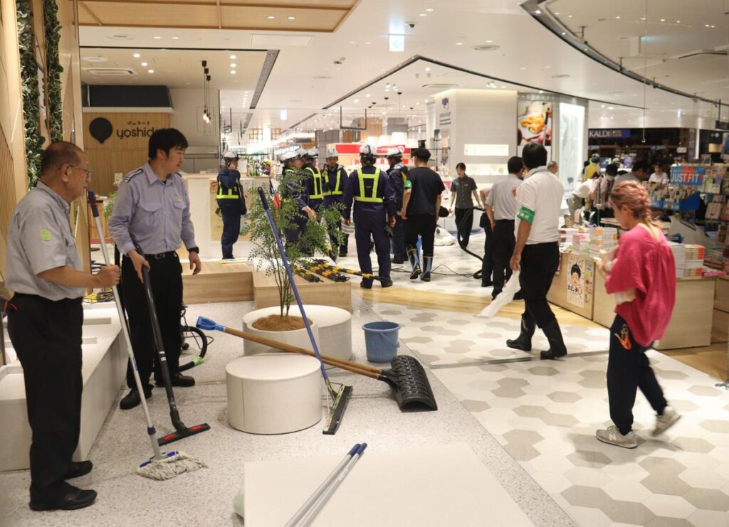 ［新潟駅CoCoLo水漏れ問題］想定超える大雨で排水しきれず、屋上にたまった水が隙間から…JR東日本新潟支社が説明 - 新潟日報デジタルプラス