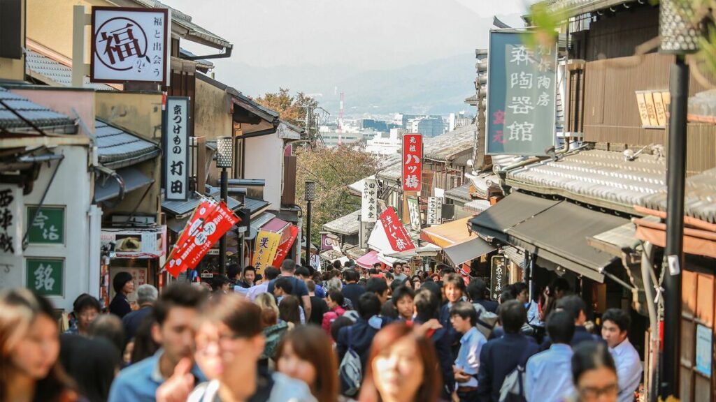 奈良･京都に殺到するのは｢古き良き中国｣だから…中国人観光客の態度が日本人をガッカリさせる納得の理由 なぜ｢日本の侵略の象徴｣靖国神社をあえて訪れるのか | PRESIDENT Online（プレジデントオンライン）