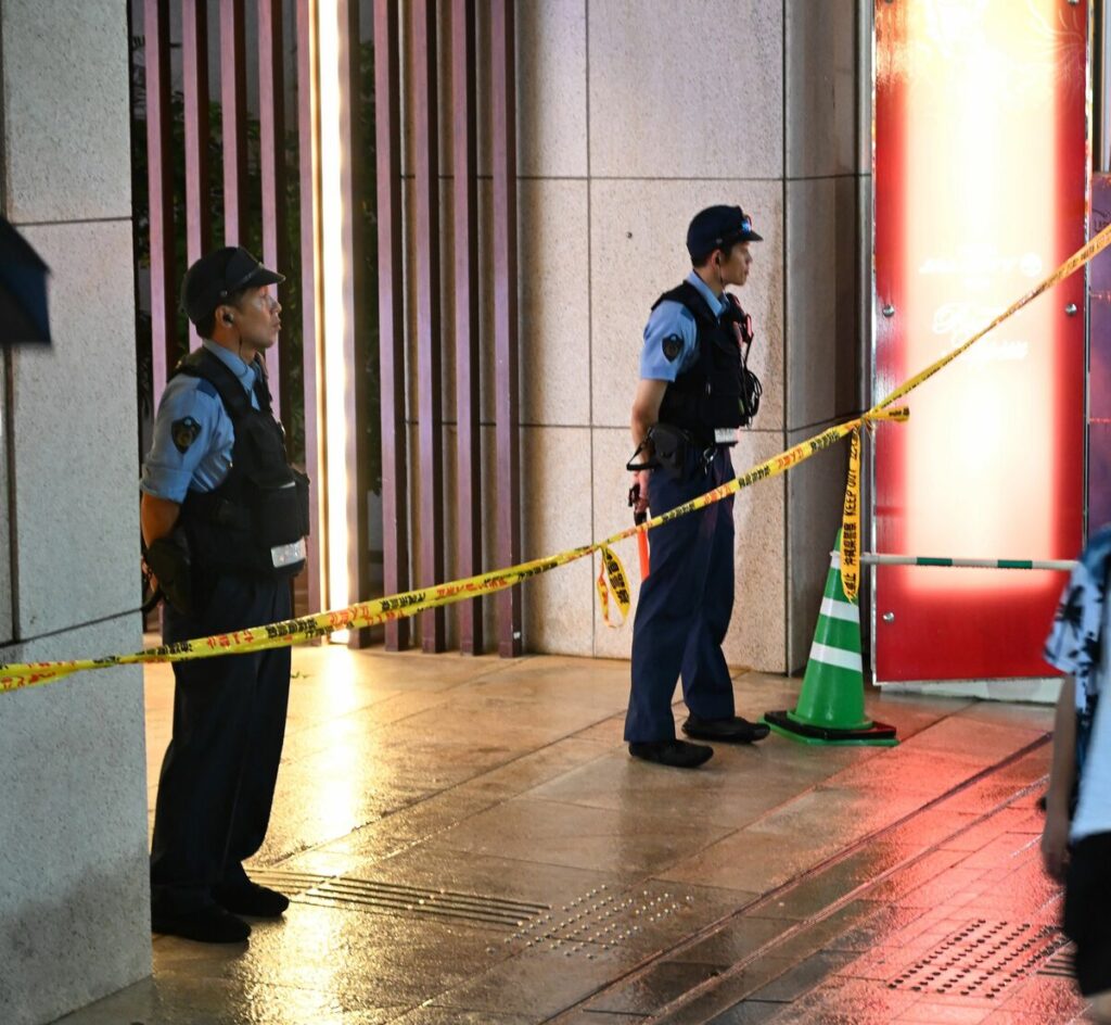 那覇・国際通りのホテルで刺され男性が死亡 20歳息子を殺人未遂疑いで逮捕 - 沖縄タイムス社