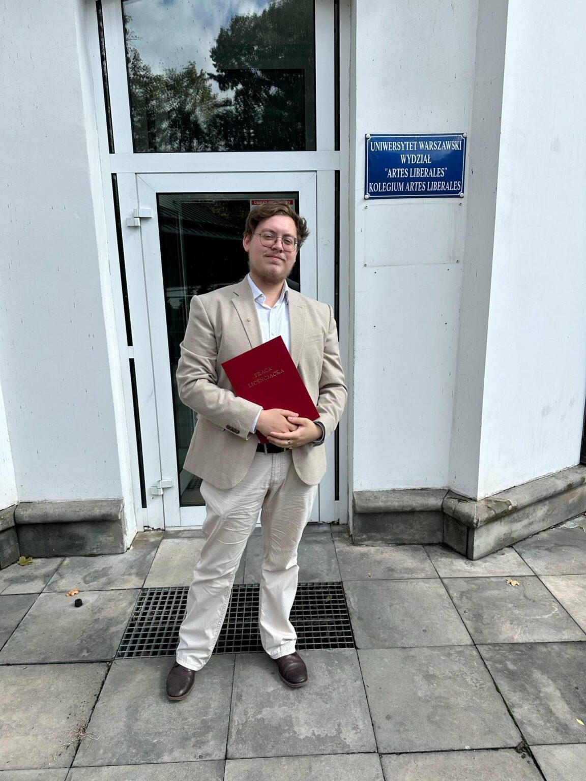 今日、私はマルタの歴史的な正書法に関する学士の論文を擁護しました！