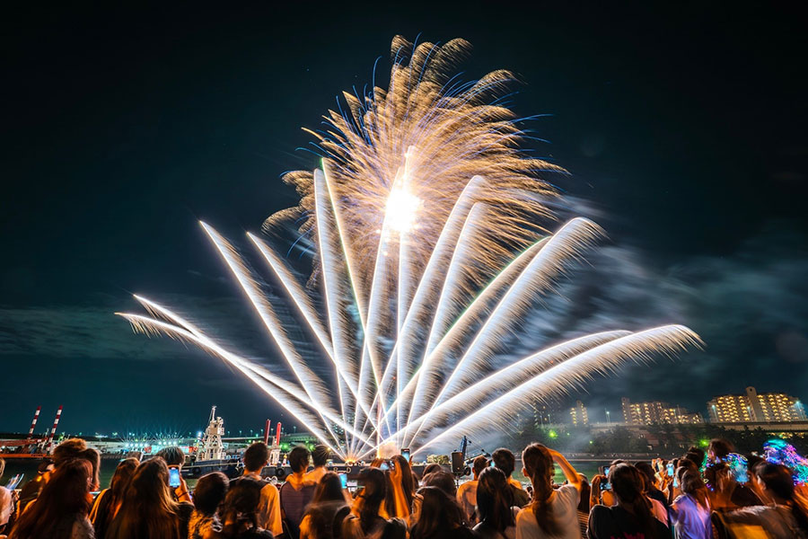 『泉大津海辺の夏祭り wt AMAZING -光と音の渚-』のイメージ（昨年の様子）