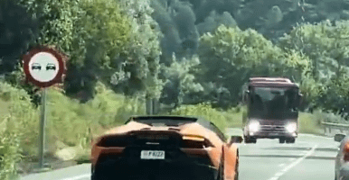 （ビデオ）バスとの正面衝突をほとんど引き起こすAndorran Lamborghiniの進歩