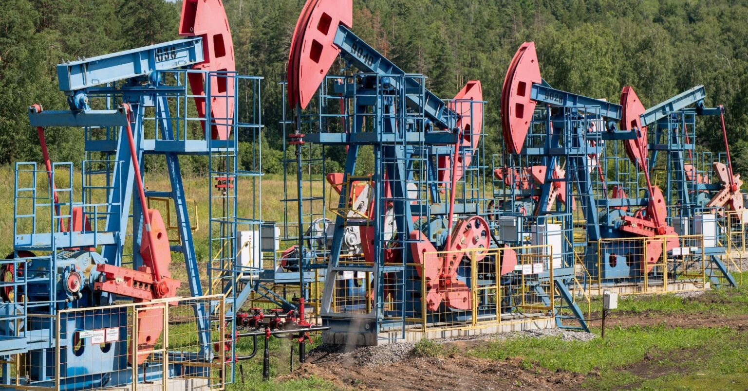 排他的：ロシアはドローン攻撃のために石油出力を切断する近くにある、と情報筋によると