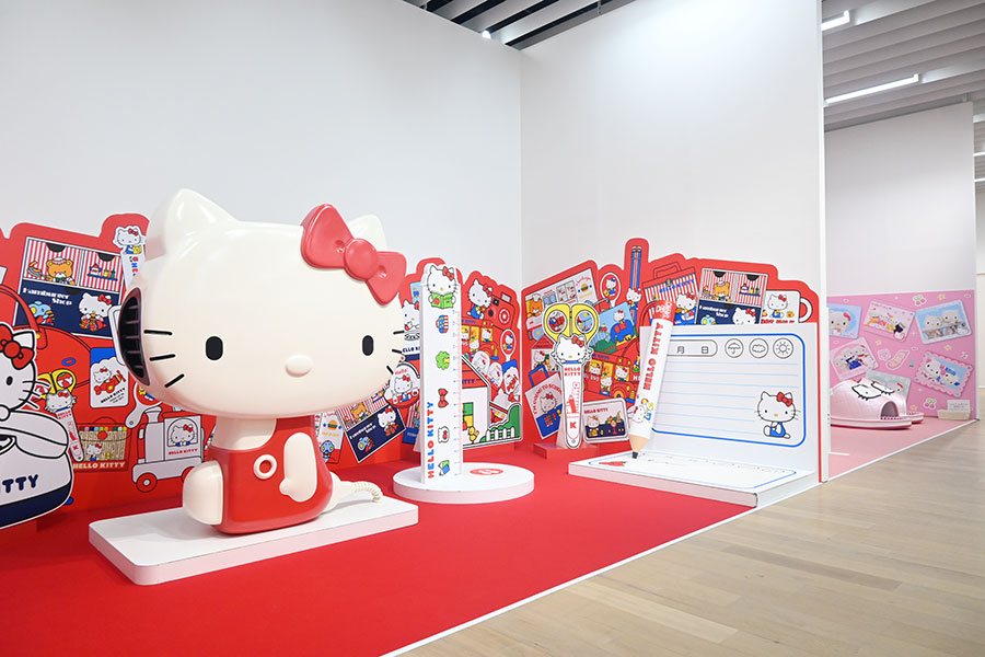 「Hello Kitty展 —わたしが変わるとキティも変わる—」展示風景