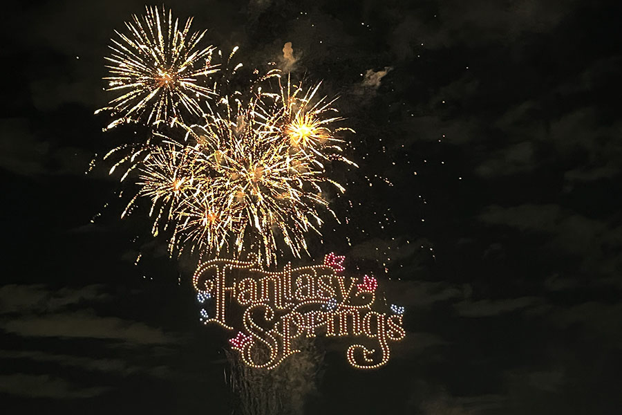 「東京ディズニーリゾート・スペシャルドローンショー」の様子（9月21日・枚方市内 Lmaga.jp撮影）