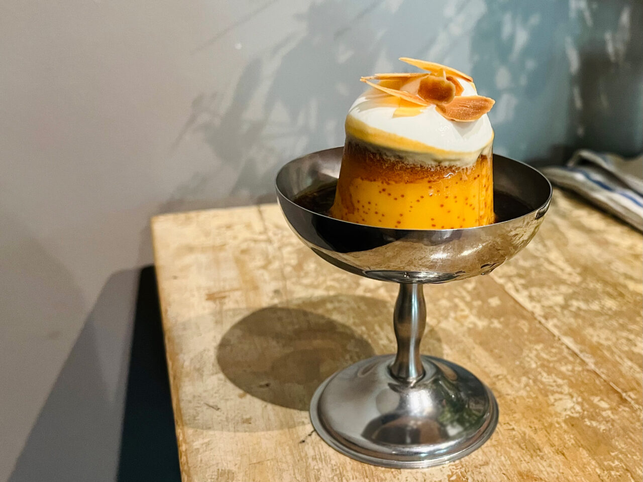 小手指の英国風カフェ「Lilly＆Qcumber」(リリー ＆ キューカンバー)のプリン