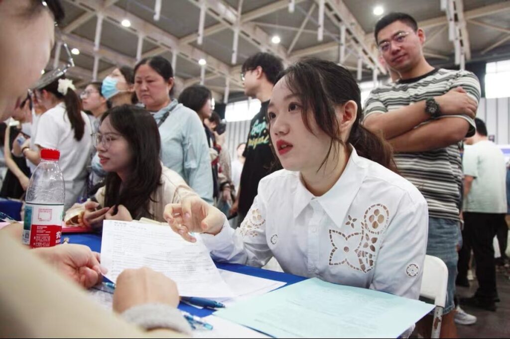 中国のネット検閲、新たな標的は「悲観主義」　若者の将来の見通し暗く - CNN.co.jp