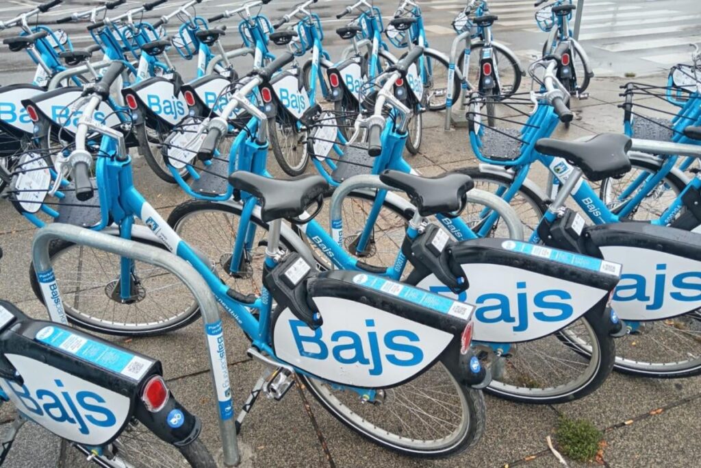 パブリック自転車システムはZagrebにとって素晴らしいことだと思います！そしてそれは政治とは何の関係もありませんが、常識には何の関係もありません