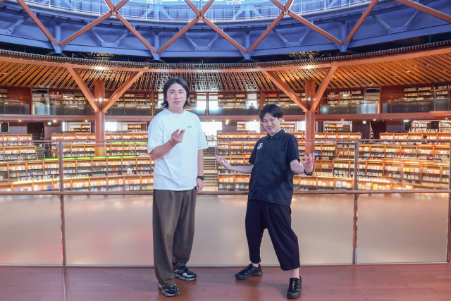 まるで本のプラネタリウム！？　年間の来館者数100万人超えの石川県立図書館にランパンプスがやってきた！