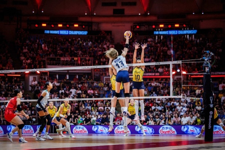 【バレー】15年ぶりメダル目指す日本女子　崖っ縁0ー2から第3セット奪う、世界2位ブラジルと対戦